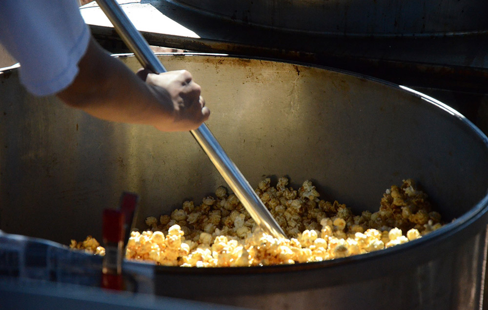 Commercial Kettle Corn Pot full of Popcorn